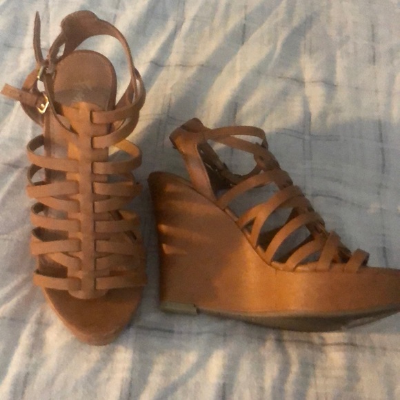 Fun and cute wedges - Picture 2 of 5